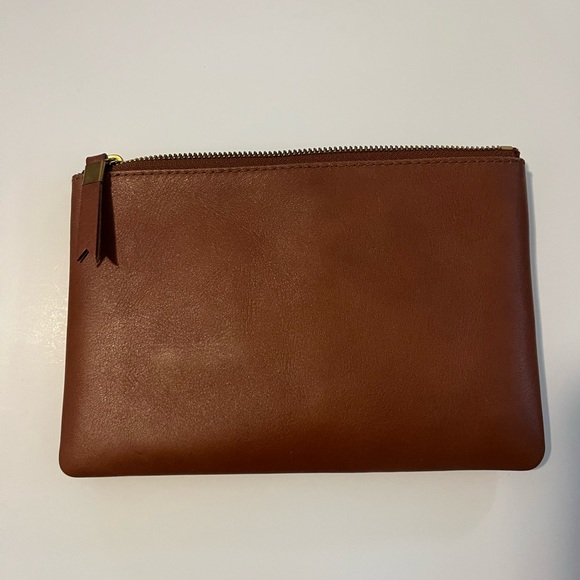 Madewell Handbags - Madewell leather “the pouch” clutch